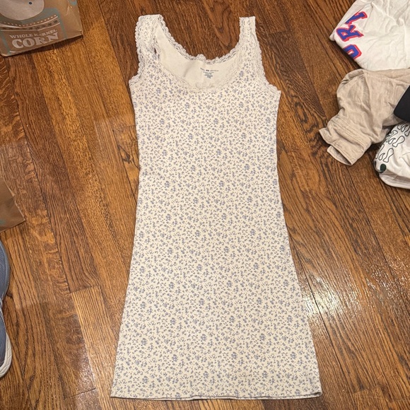 Brandy Melville Ivory and Navy Floral Dress - Picture 2 of 3